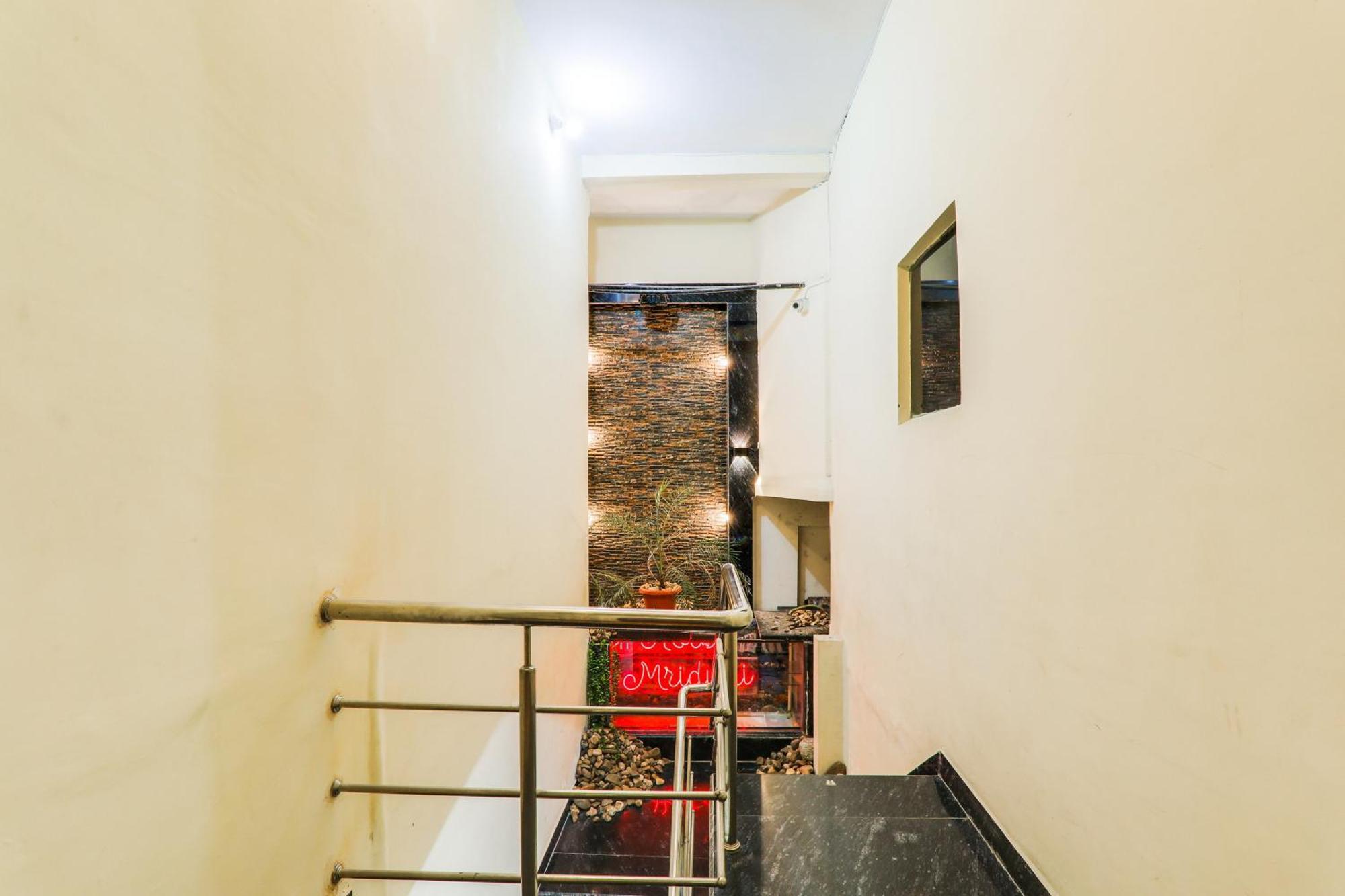 Hotel O Shree Hotel Mriduni 바라나시 외부 사진